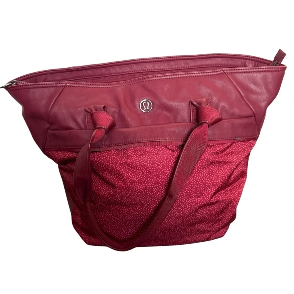 gym bag women lululemon Duffle  The Shop at Equinox Lululemon Athletica Gym Yoga Duffle